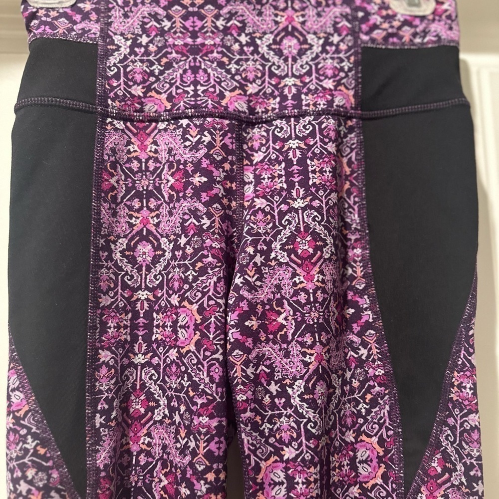 Athleta High Rise tapestry chaturangs Capri leggings yoga pants size XS‎ - Picture 2 of 9